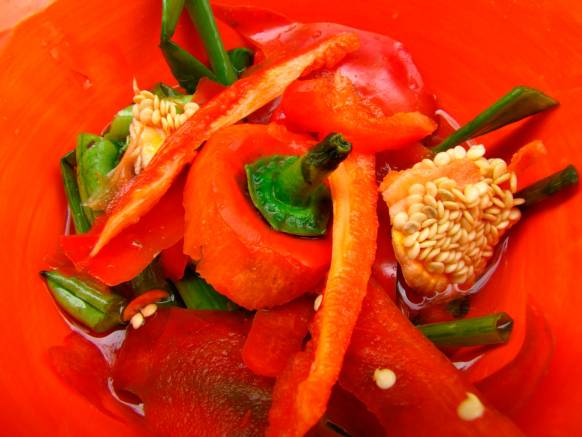 Широкоформатные обои Сочные овощи, Красный перец и зеленая спаржа
