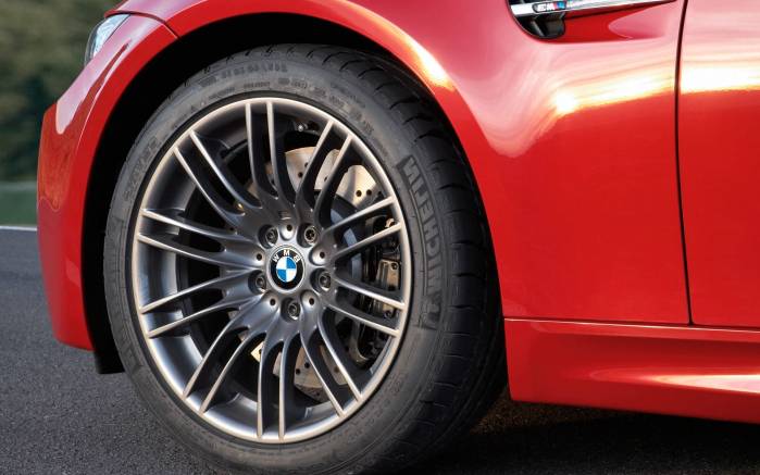 Широкоформатные обои Колесо BMW M3, Колесо БМВ М3 (BMW M3 Coupe 2008)