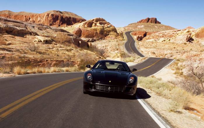 Широкоформатные обои На скорости Ferrari 599 GTB, На скорости Феррари 599 (Ferrari 599 GTB)