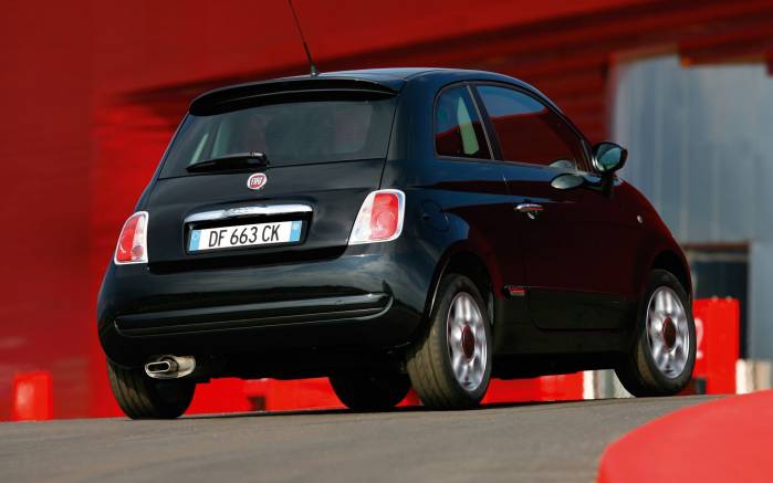 Широкоформатные обои Вид сзади Fiat 500, Черный Фиат (Fiat 500)