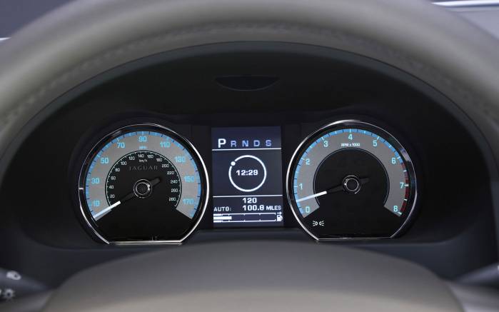 Широкоформатные обои Панель Jaguar XF 2009, Приборная панель Ягуар (Jaguar XF 2009)