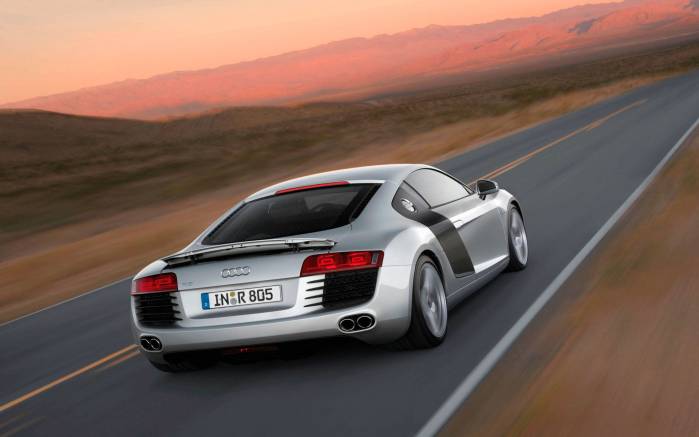 Широкоформатные обои Серебристый  Audi R8 V10, Серебристый Ауди Р8 (Audi R8 V10)