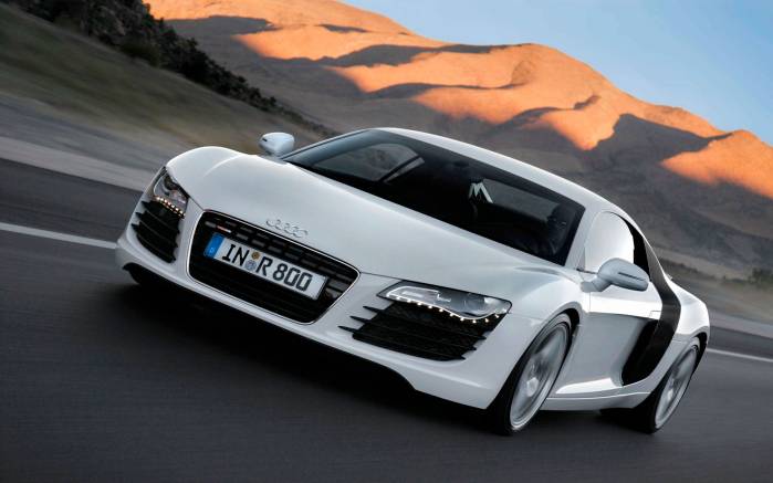 Широкоформатные обои Белая Audi R8 V10, Белая Ауди Р8 (Audi R8 V10)