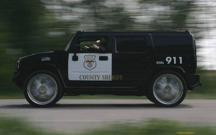 Широкоформатные обои На скорости Hummer Geiger, Полицейский Хаммер (Hummer Geiger)