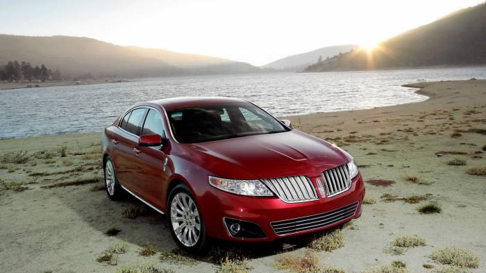 Широкоформатные обои Lincoln mark mks 2009, Возле реки
