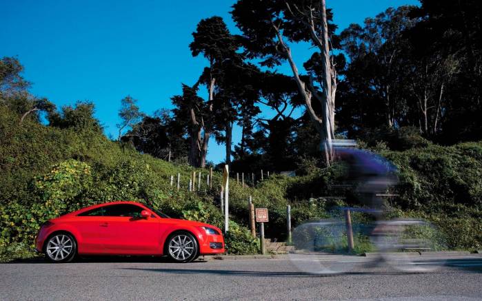 Широкоформатные обои Audi TT на скорости, Ауди купэ на скорости (Audi TT Coupe 2008)