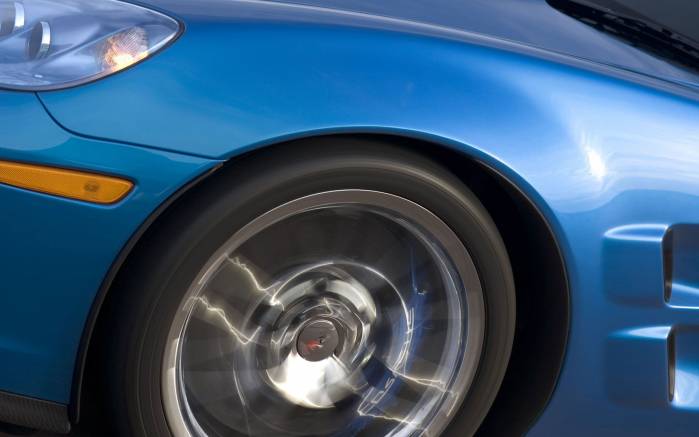 Широкоформатные обои На скорости Chevrolet Corvette ZR1, На скорости Шевроле Корвет (Chevrolet Corvette ZR1 2009)