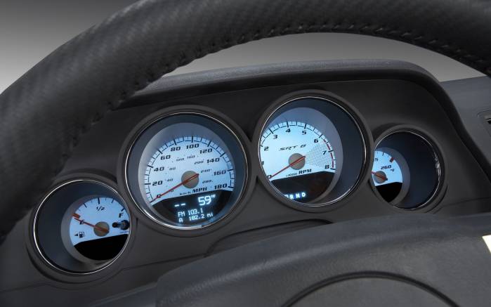 Широкоформатные обои Приборы Dodge Challenger SRT8 2008, Приборная панель Додж Челленджер (Dodge Challenger SRT8 2008)