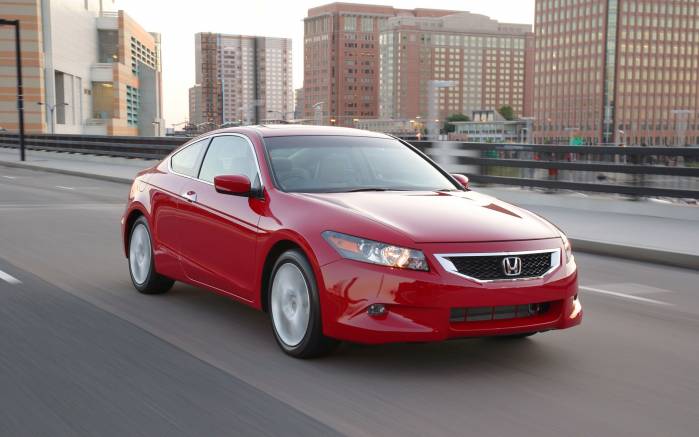 Широкоформатные обои На дороге Honda Accord 2008, На дороге Хонда Аккорд (Honda Accord 2008)