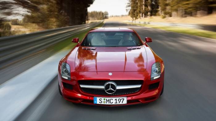 Широкоформатные обои Красный Mercedes benz sls amg red 2010, Красный Mercedes benz sls amg red 2010 на трассе