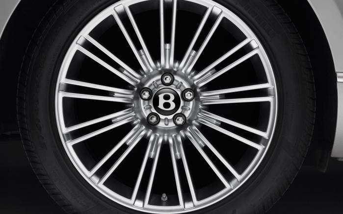 Широкоформатные обои Колесо Bentley Continental Flying Spur, Колесо Бентли Континенталь Флаинг Спур (Bentley Continental Flying Spur)