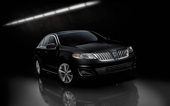 Широкоформатные обои Lincoln MKS в туннеле, Черный Линкольн в туннеле (Lincoln MKS)
