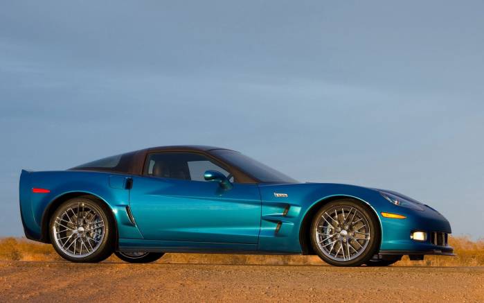 Широкоформатные обои Вид сбоку Chevrolet Corvette ZR1 2009, Вид сбоку солнца Шевроле Корвет (Chevrolet Corvette ZR1 2009)