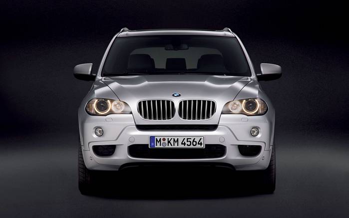 Широкоформатные обои Вид спереди BMW X5 M Sports Package, Вид спереди БМВ Спорт (BMW X5 M Sports Package)