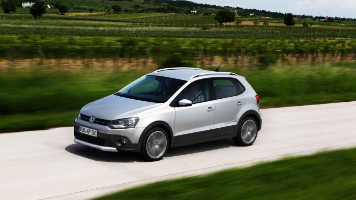Широкоформатные обои Volkswagen Cross Polo 2011, Volkswagen Cross Polo 2011 и его боковая часть
