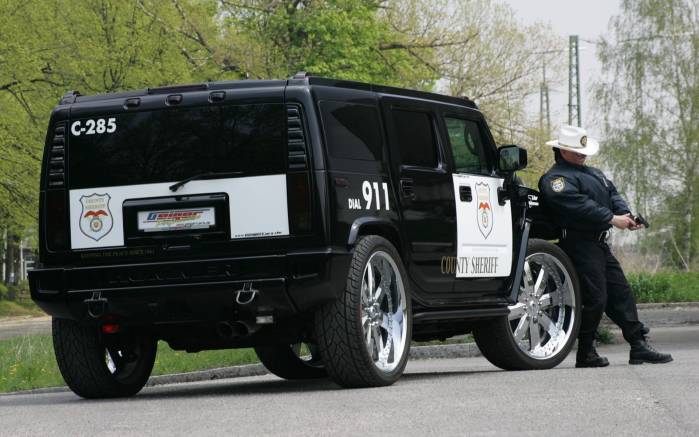 Широкоформатные обои Шериф и Hummer Geiger, Полицейский Хаммер (Hummer Geiger)