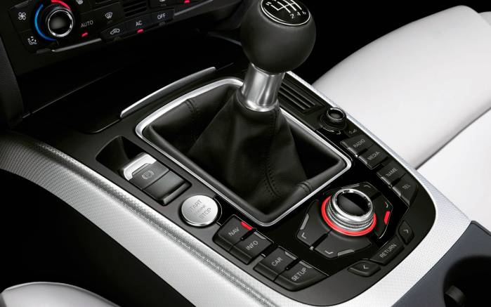 Широкоформатные обои Audi A5 коробка передач, Коробка передач Ауди А5 (Audi A5)