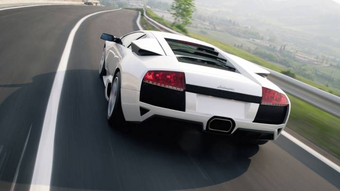 Широкоформатные обои Задняя часть Lamborghini murcielago lp640, Белый Lamborghini murcielago на трассе