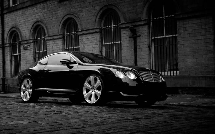 Широкоформатные обои Bentley Continental на улице, Бентли Континенталь (Bentley Continental GT S)