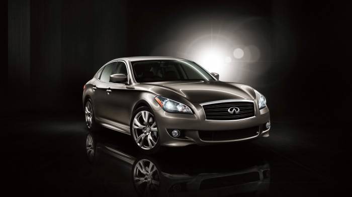 Широкоформатные обои Infiniti m 2011, Бежевая богиня