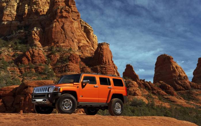 Широкоформатные обои В каньоне Hummer H3, В каменном каньоне Хаммер (Hummer H3)
