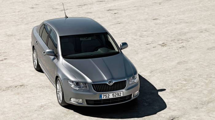 Широкоформатные обои Skoda Superb спереди, Шкода сьюпеб вид спереди (Skoda Superb)