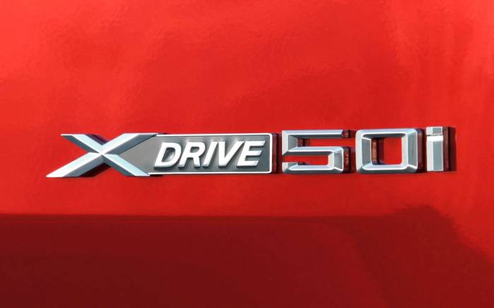 Широкоформатные обои BMW X6 xdrive 50i, Логотип БМВ (BMW X6 xdrive)