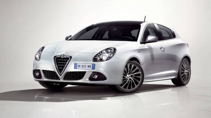Широкоформатные обои Giulietta, Передний план alfa romeo