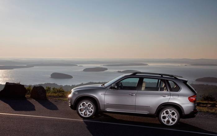 Широкоформатные обои На море BMW X5 2007, На море БМВ (BMW X5 2007)