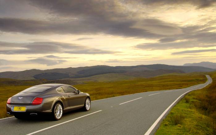 Широкоформатные обои На дороге Bentley Continental GT Speed, На дороге Бентли Континенталь (Bentley Continental GT Speed)