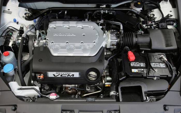 Широкоформатные обои Двигатель Honda Accord, Двигатель Хонда Аккорд (Honda Accord 2008)