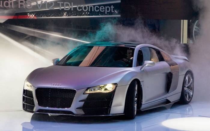 Широкоформатные обои На подиуме Audi R8 V12 TDI, На подиуме Ауди (Audi R8 V12 TDI)