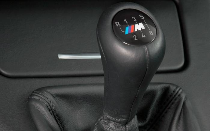 Широкоформатные обои Коробка передач BMW M3, Рычаг переключения скоростей БМВ М3 (BMW M3 Coupe 2008)