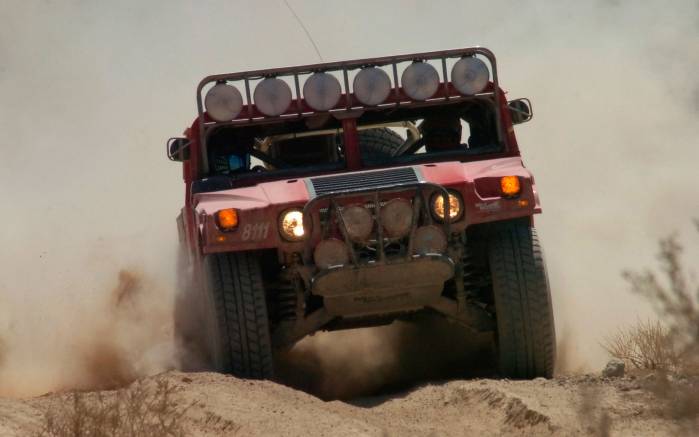 Широкоформатные обои Hummer H1, В пустыне Хаммер (Hummer H1)