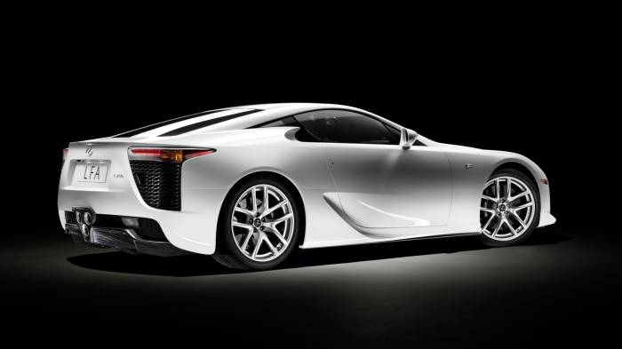 Широкоформатные обои Белый Lexus LFA, Красивый выставочный автомобиль