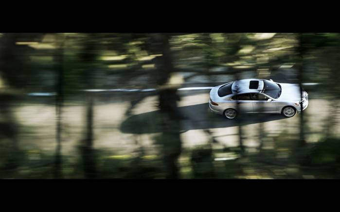 Широкоформатные обои В лесу Jaguar XF 2009, В лесу Ягуар (Jaguar XF 2009)