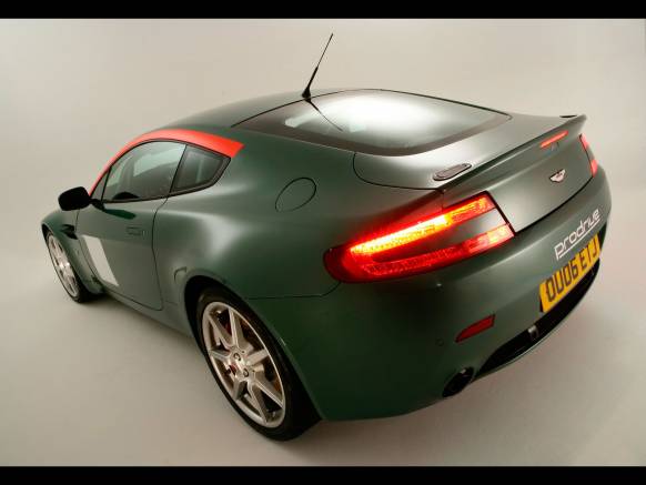 Широкоформатные обои Aston Martin V8 вид сзади, Астон Мартин вид сзади (Aston Martin V8 back )
