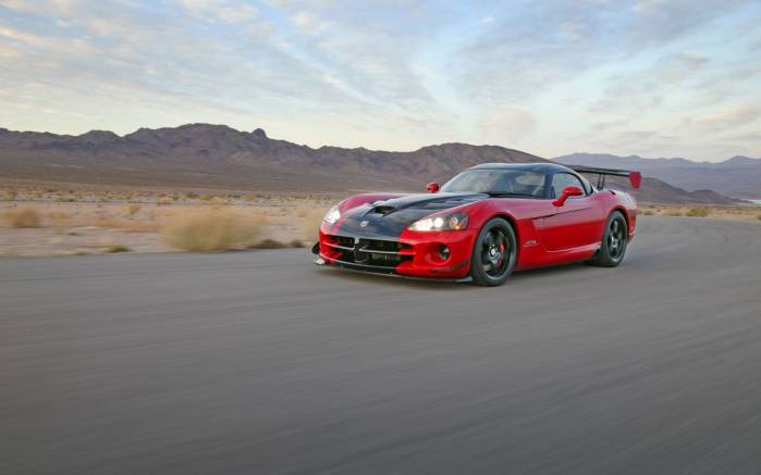 Широкоформатные обои На повороте Dodge Viper STR10 ACR 2008, Вид сбоку Додж Вайпер (Dodge Viper STR10 ACR 2008)