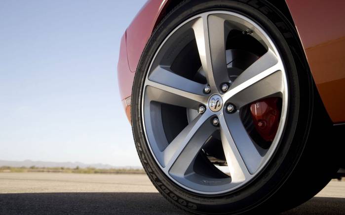 Широкоформатные обои Диск Dodge Challenger SRT8 2008, Колесо Додж Челленджер (Dodge Challenger SRT8 2008)