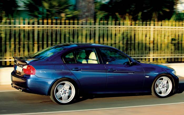 Широкоформатные обои На скорости BMW B3 Alpina, На скорости БМВ Альпина (BMW B3 Alpina)
