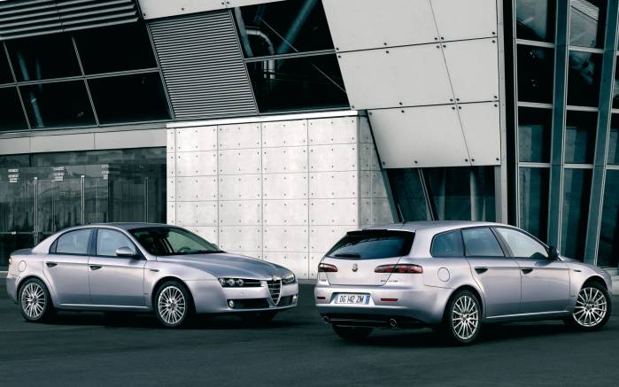 Широкоформатные обои Два Alfa Romeo 159, Два Альфа Ромео (Alfa Romeo 159)