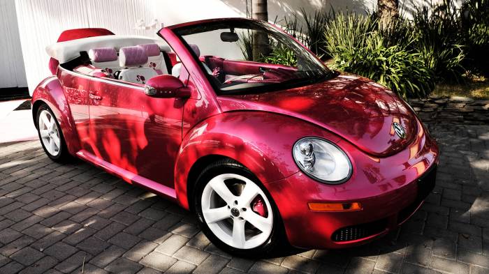 Широкоформатные обои Volkswagen Барби, Розовая машинка для девушки