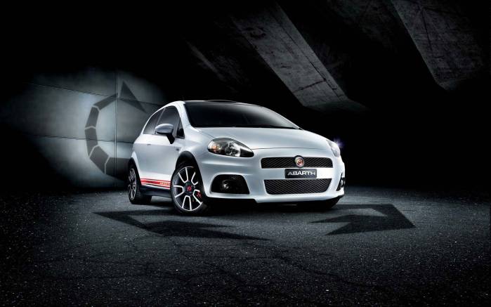 Широкоформатные обои Fiat Grande Punto, Белый Фиат Гранде Пунто (Fiat Grande Punto)