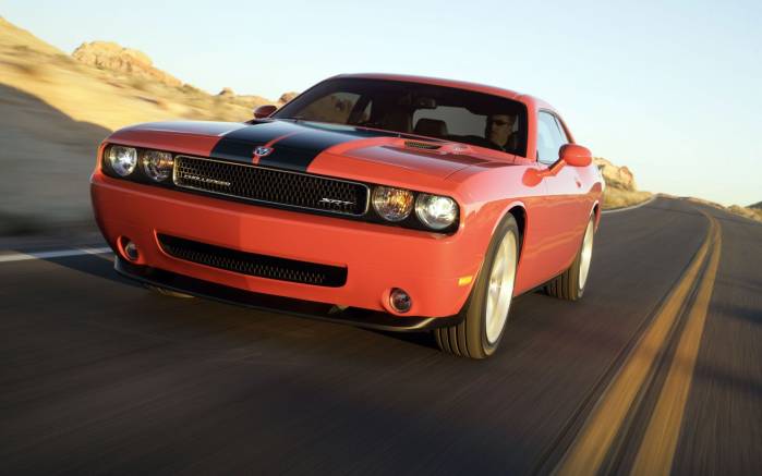 Широкоформатные обои На трассе Dodge Challenger SRT8 2008, На трассе Додж Челленджер (Dodge Challenger SRT8 2008)