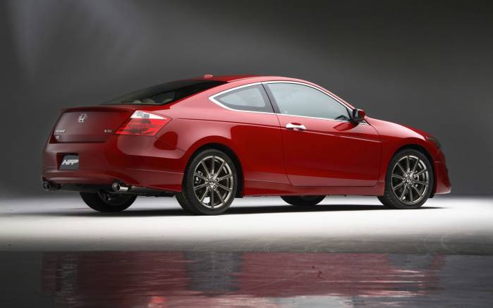 Широкоформатные обои Вид сзади красной Honda Accord, Вид сзади Хонда Аккорд (Honda Accord 2008)