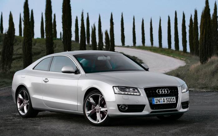 Широкоформатные обои Audi A5 на аллее, Ауди А5 (Audi A5)