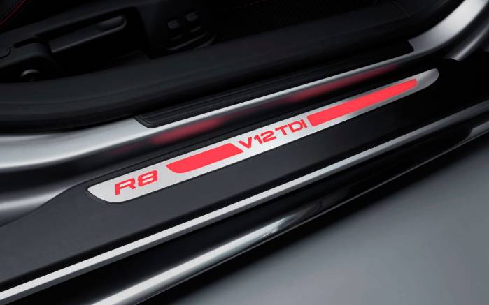 Широкоформатные обои Логотип Audi R8 V12 TDI, Логотип Ауди (Audi R8 V12 TDI)