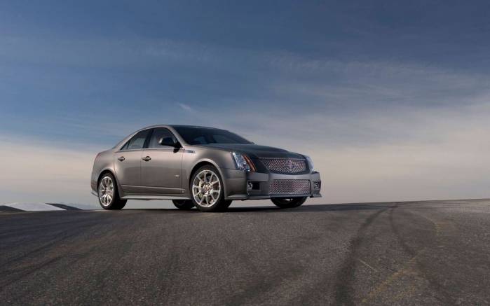 Широкоформатные обои На фоне неба Cadillac CTS 2009, На фоне неба Кадиллак (Cadillac CTS 2009)