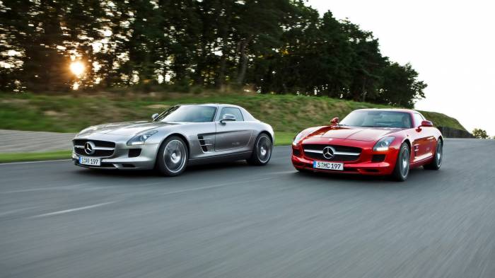 Широкоформатные обои Красный и серый Mercedes benz, Красный и серый Mercedes benz на трассе