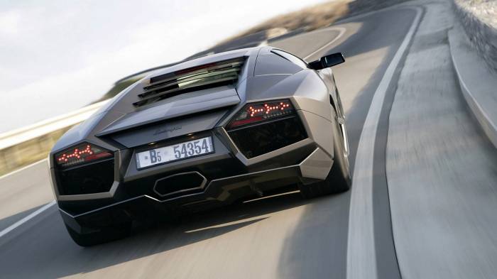 Широкоформатные обои Задняя часть Lamborghini reventon back, Lamborghini reventon back на трассе